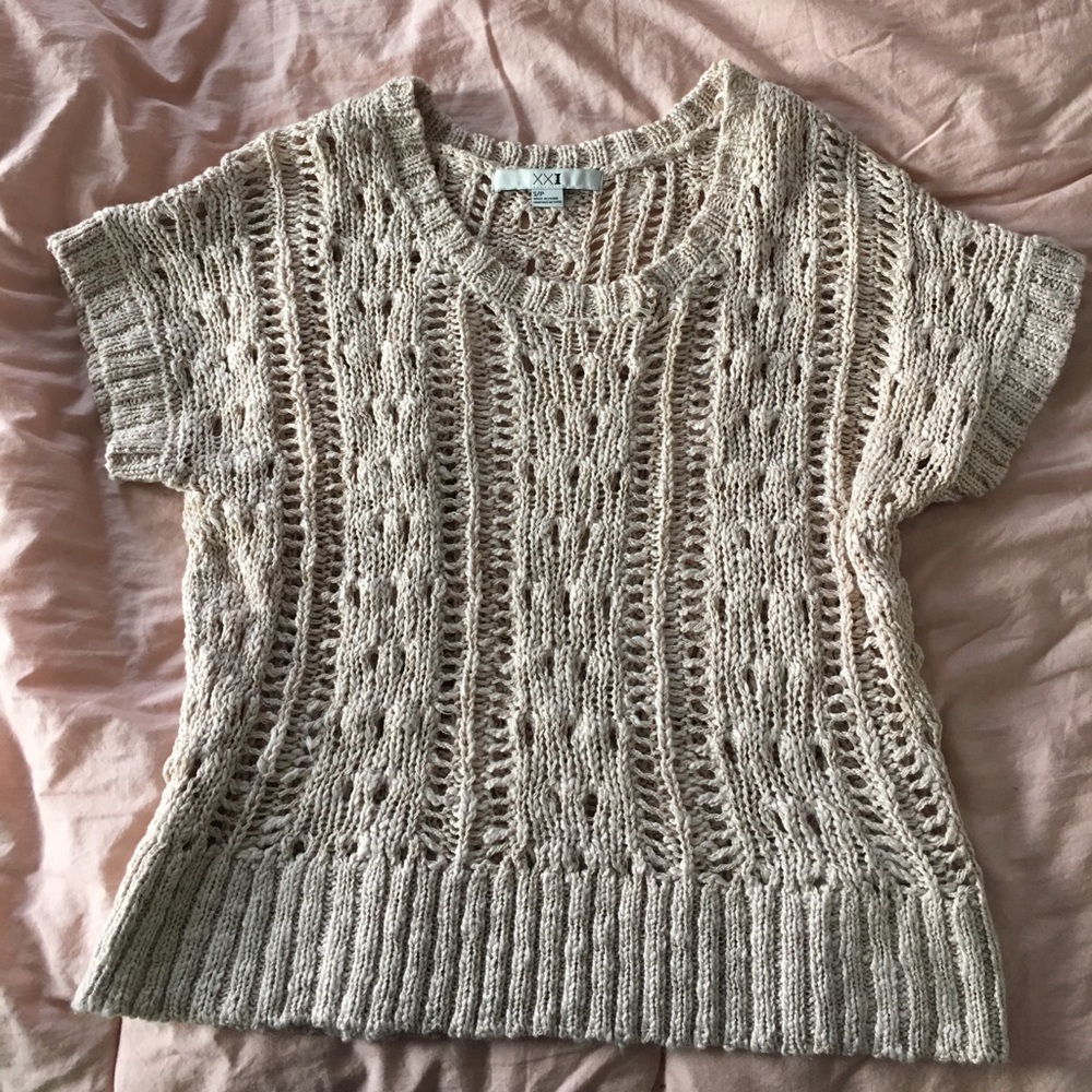 Short sleeved sweater
